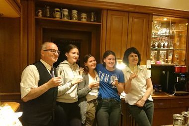 Familie Fuhrmann in der Gaststätte