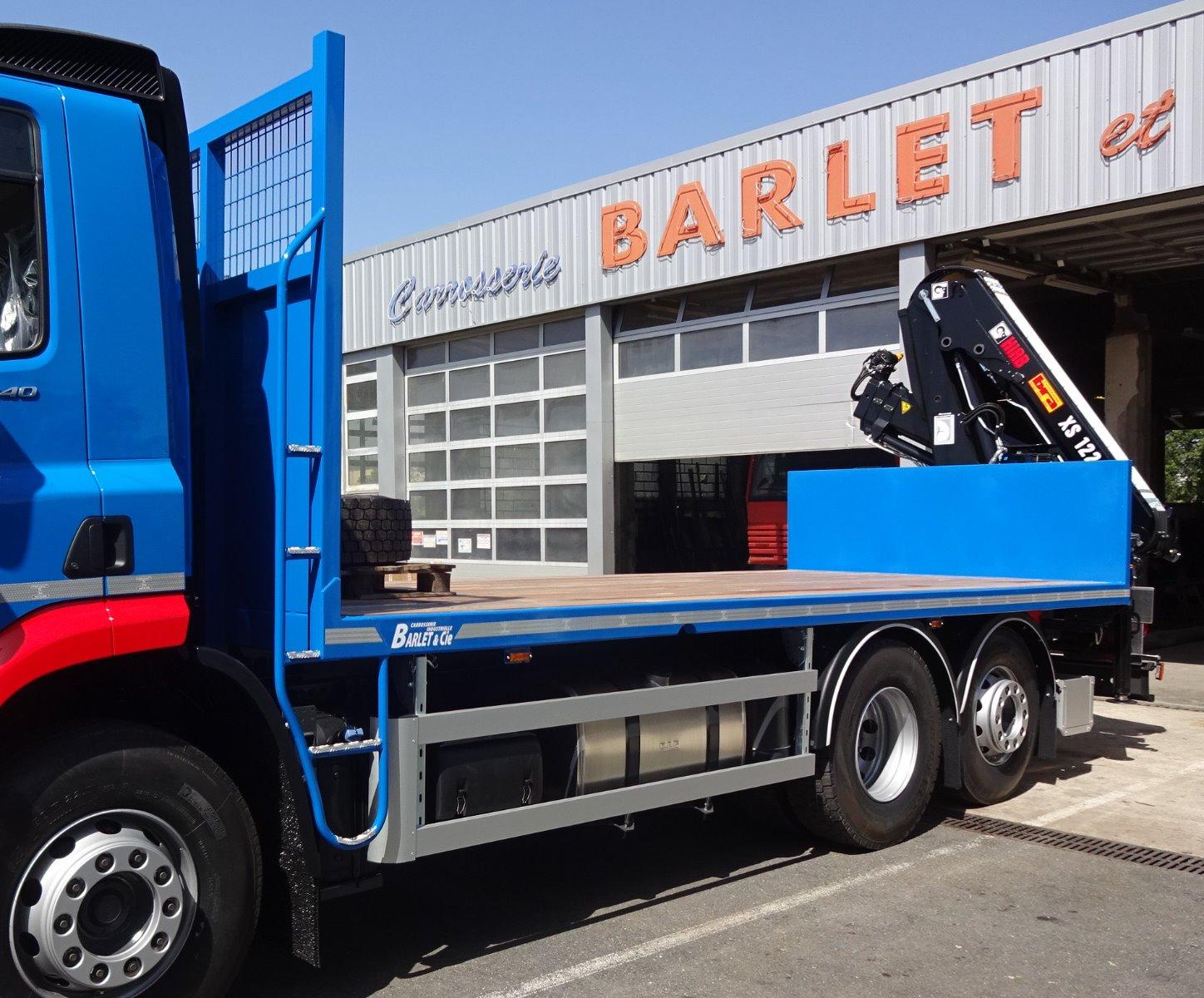 Carrosserie plateau avec échelle de montée plateau