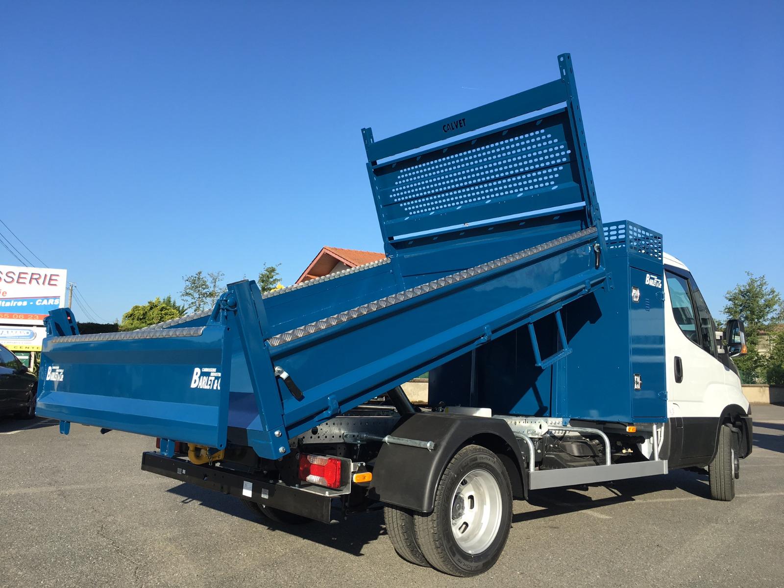 Benne hydraulique avec ouverture automatique porte Ar et porte-échelle Av