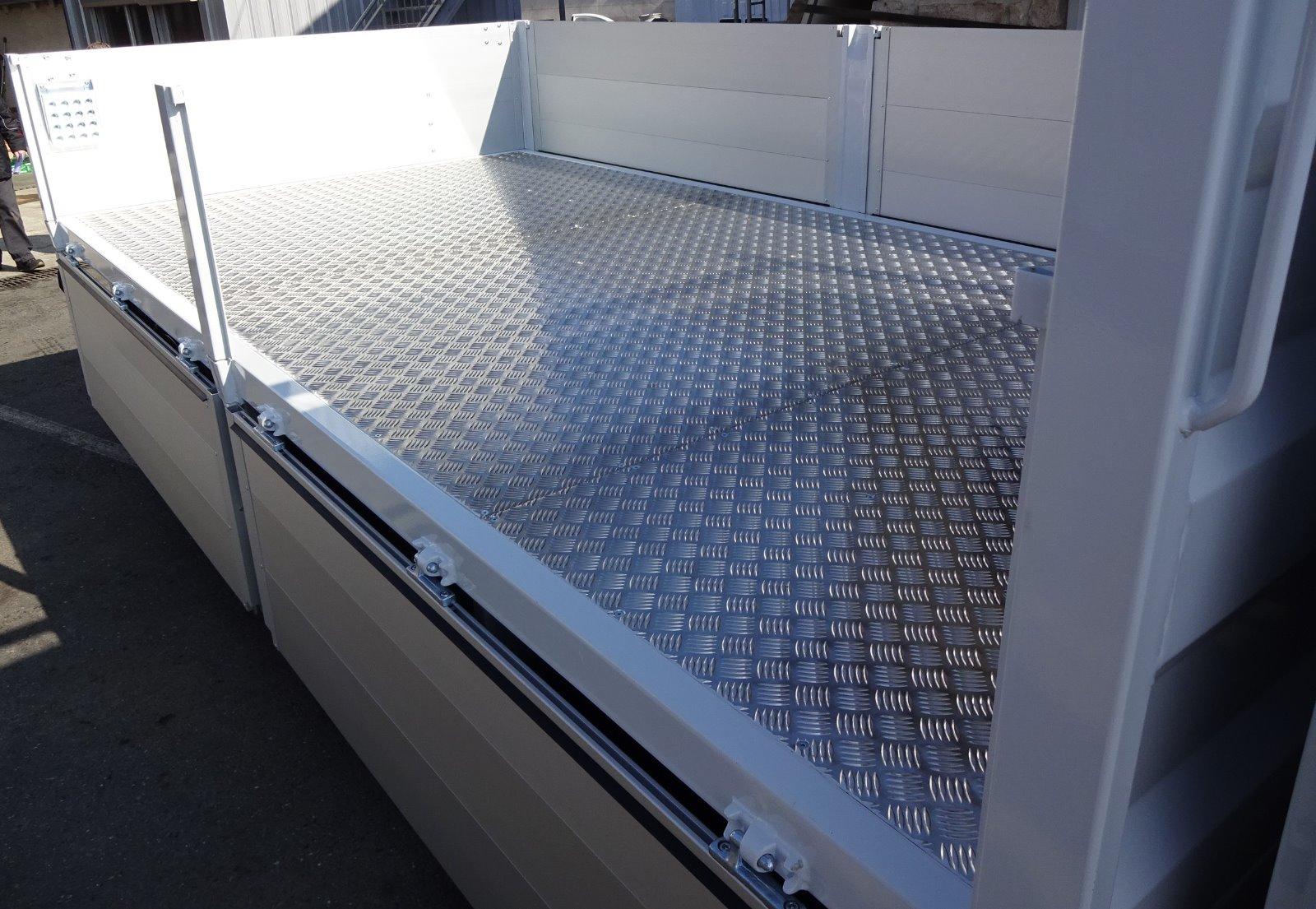 Aménagement démanageur avec machepieds sous chassis