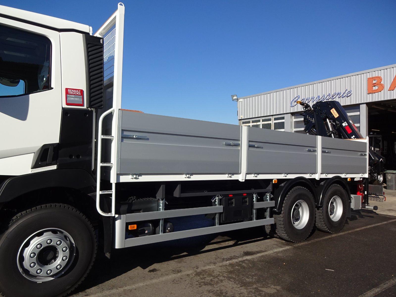 Carrosserie plateau ridelle + Grue