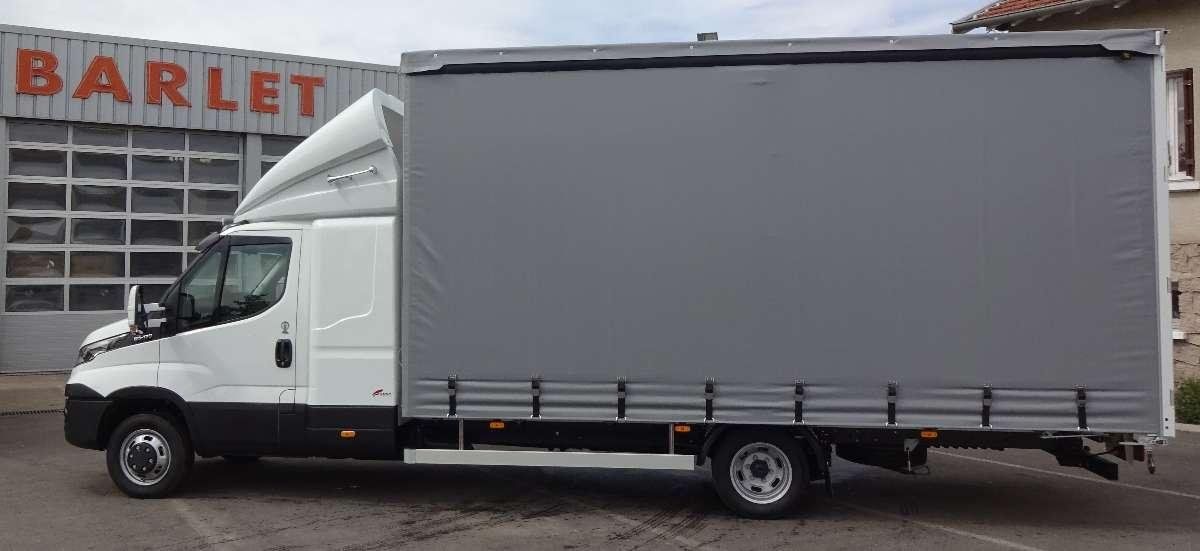 Carrosserie bâché avec déflecteur