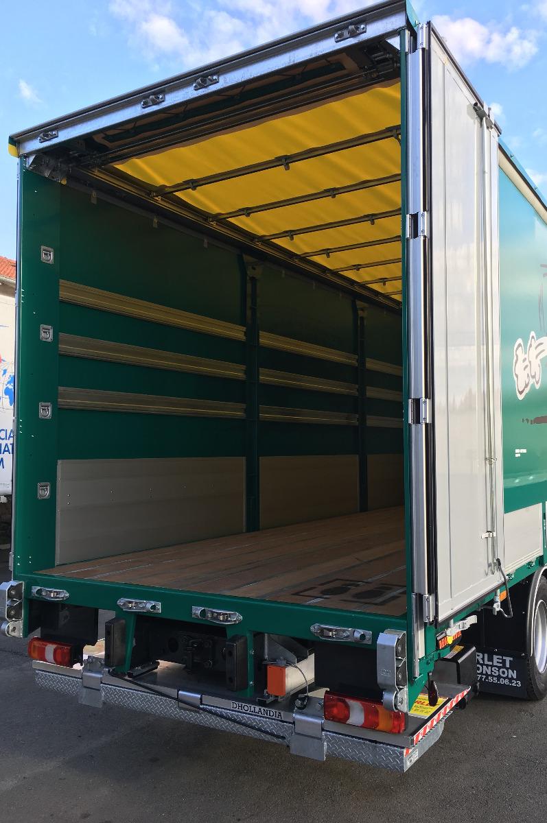 Carrosserie PLSC + ridelle avec anneaux d'arrimage encastré dans poteaux