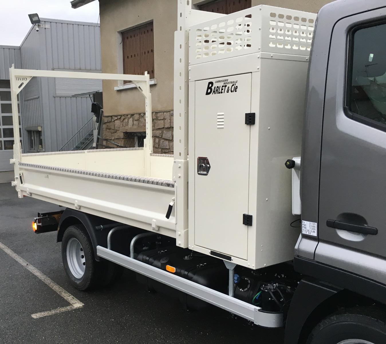 Benne avec porte - poteaux Ar escamotable