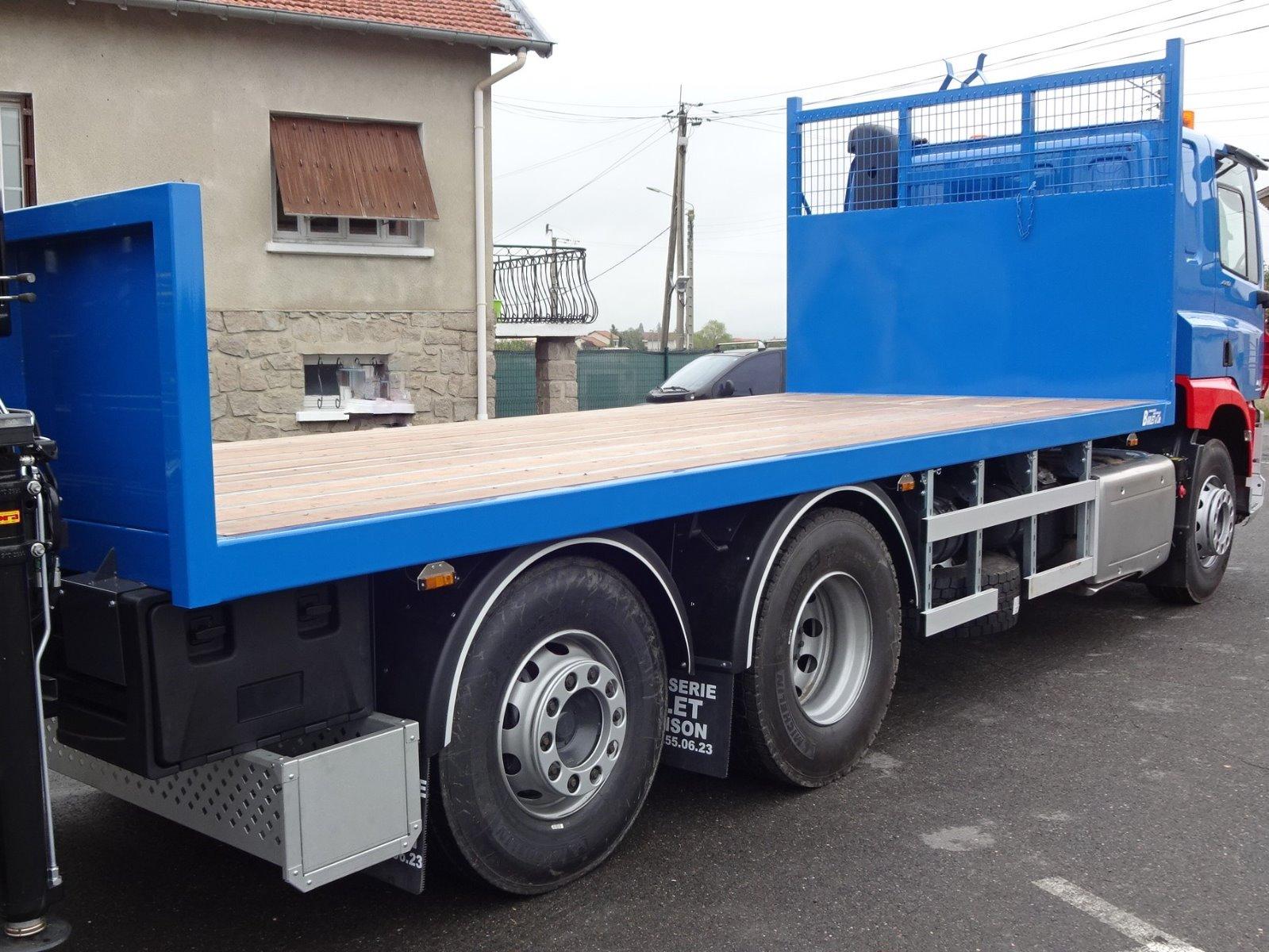 Carrosserie plateau nu avec panier aluminium transversal