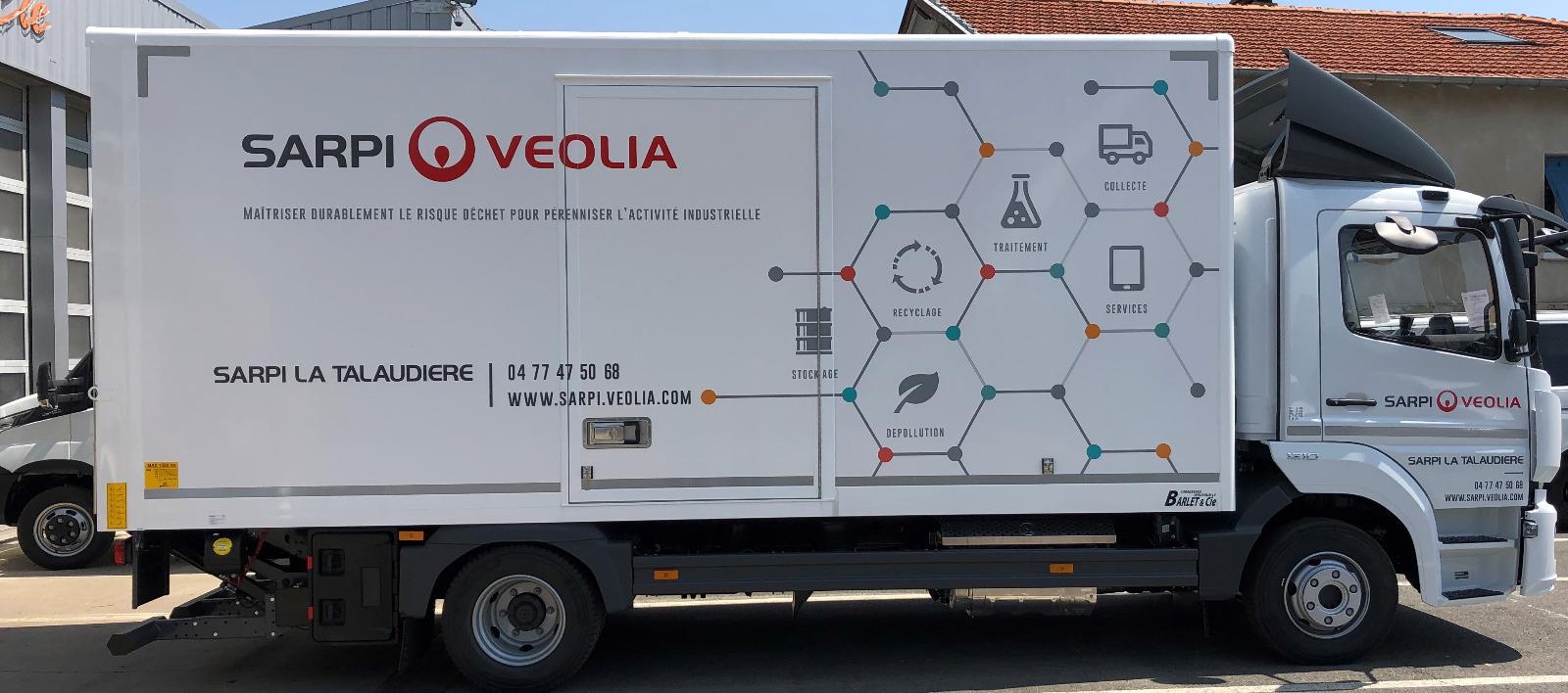 Fourgon avec porte latérale