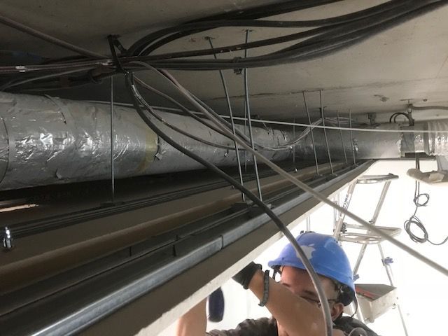 Un homme qui travaille