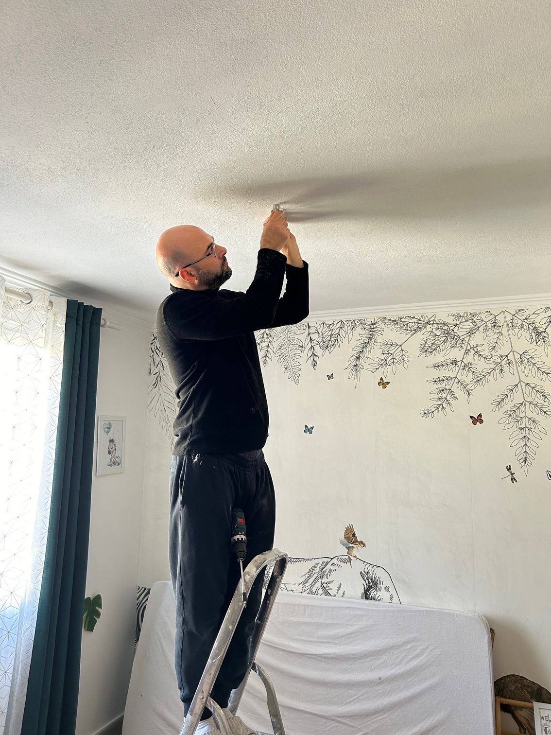 Un électricien qui travail