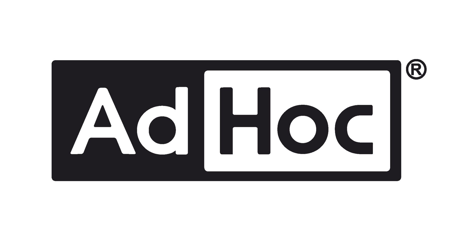 Ein schwarzweißes Ad-hoc-Logo auf weißem Hintergrund.