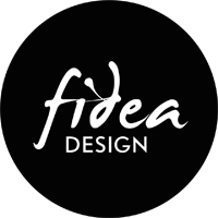 Ein schwarz-weißes Logo für Fidea Design in einem Kreis.