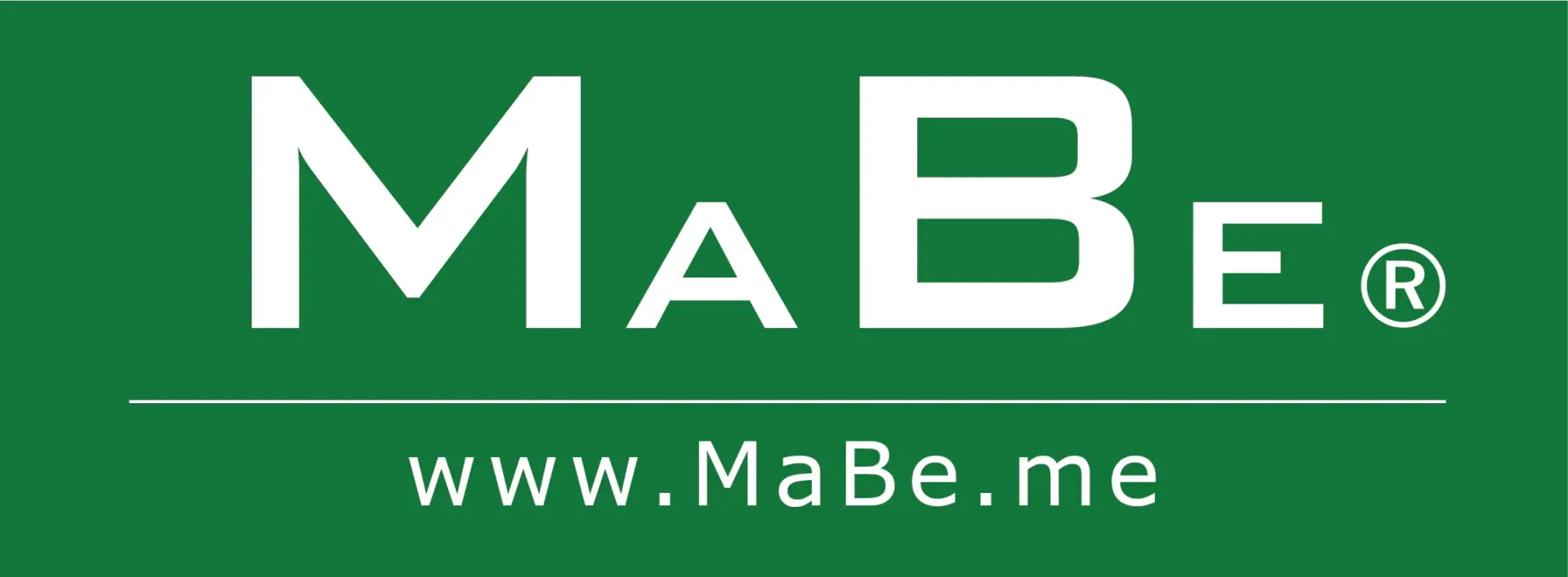 Ein grüner Hintergrund mit weißen Buchstaben, auf denen „mabe“ und „www.mabe.me“ steht