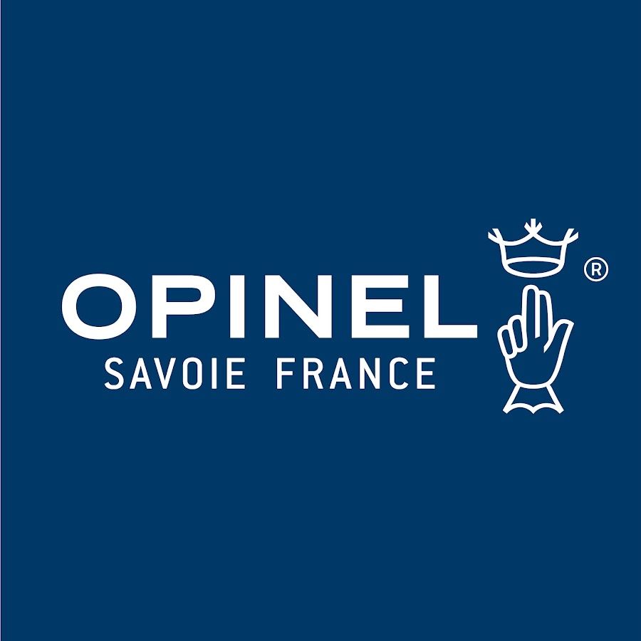 Das Logo von Opinel Savoie France befindet sich auf blauem Hintergrund.