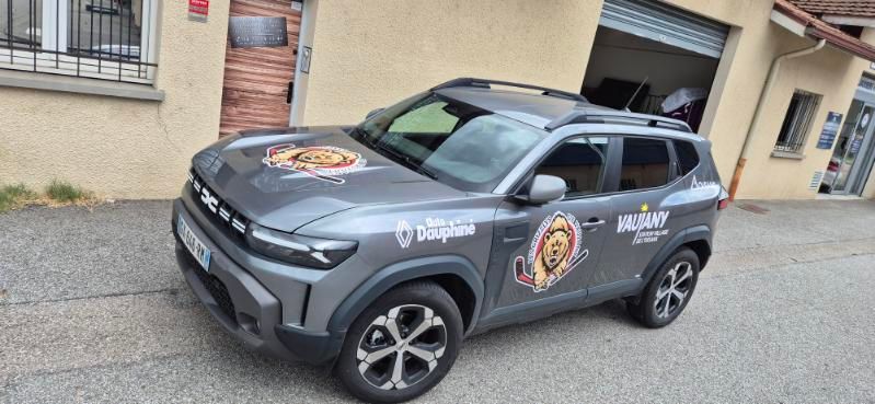 Appareil photo vintage sur un piano avec le texte « Image format Carré ».