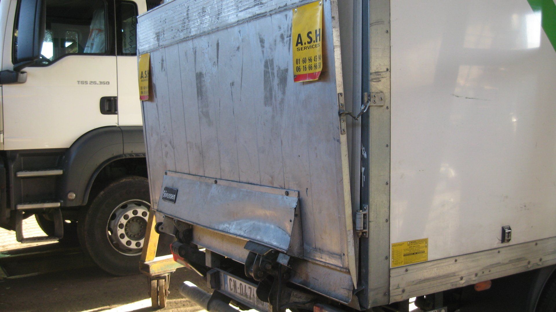 Porte arrière camion