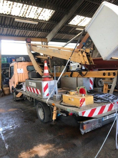 Camion avec système hydraulique