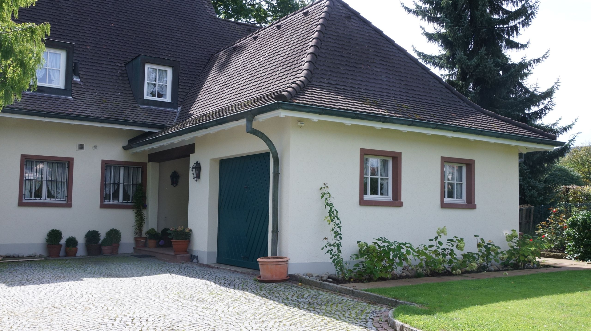 Fassade - Malergeschäft Pecht in Laufen