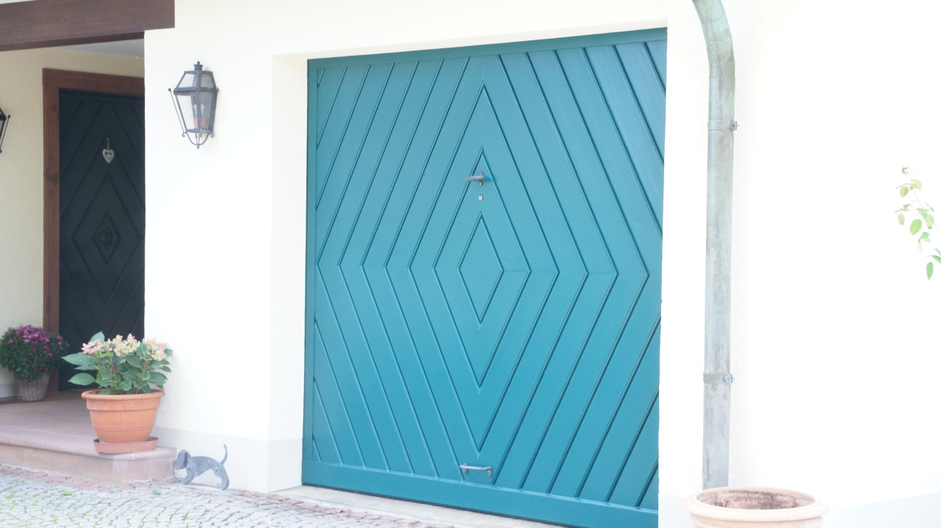 Garagentor Malerarbeit - Malergeschät Pecht in laufen