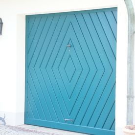 Garagentor Malerarbeit - Malergeschäft Pecht in Laufen