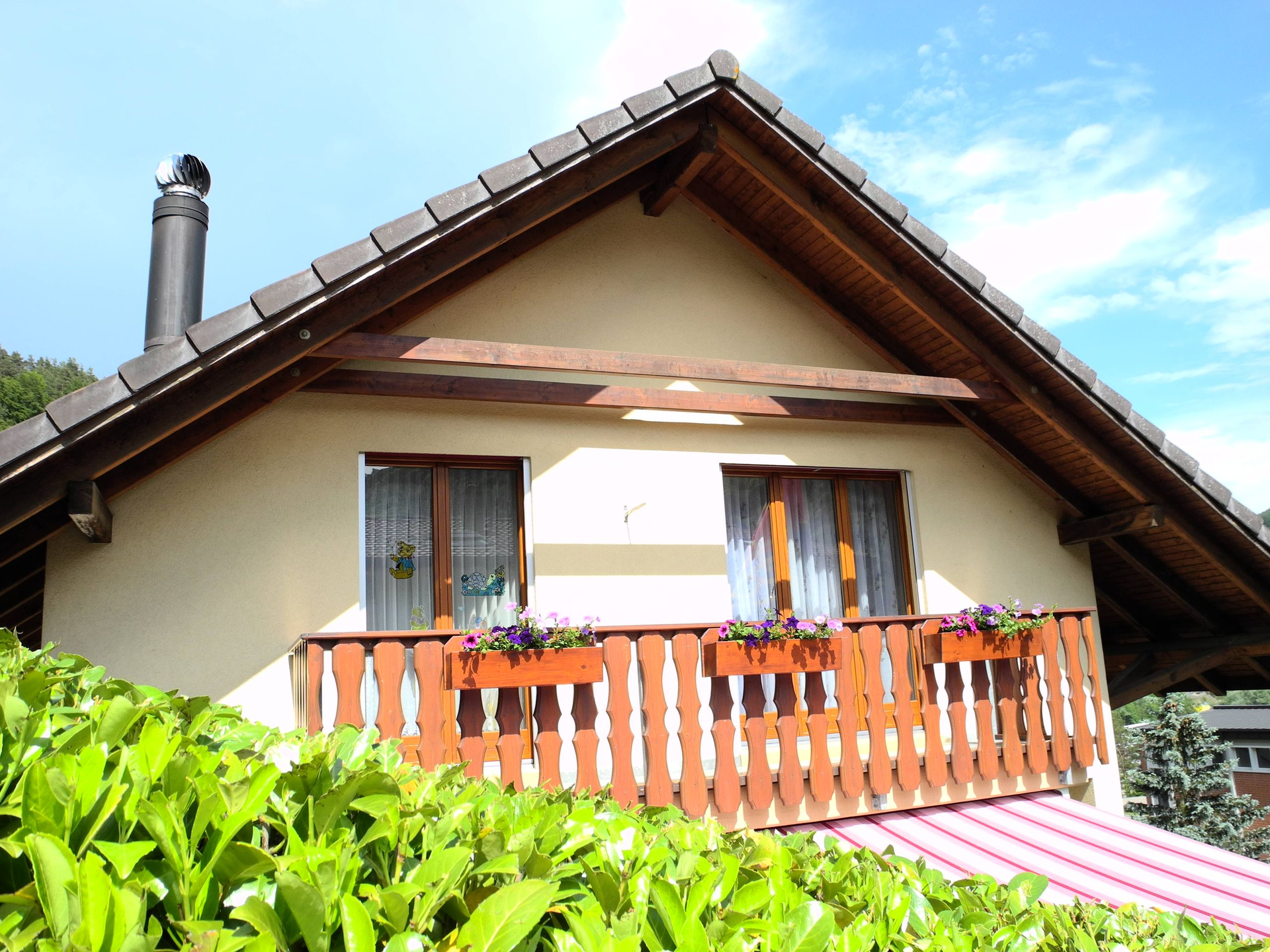 Hausfassade Malerarbeit - Malergeschäft Pecht in Laufen