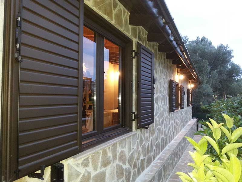 Ε45 Ανοιγόμενα Τζάμι Πατζούρι