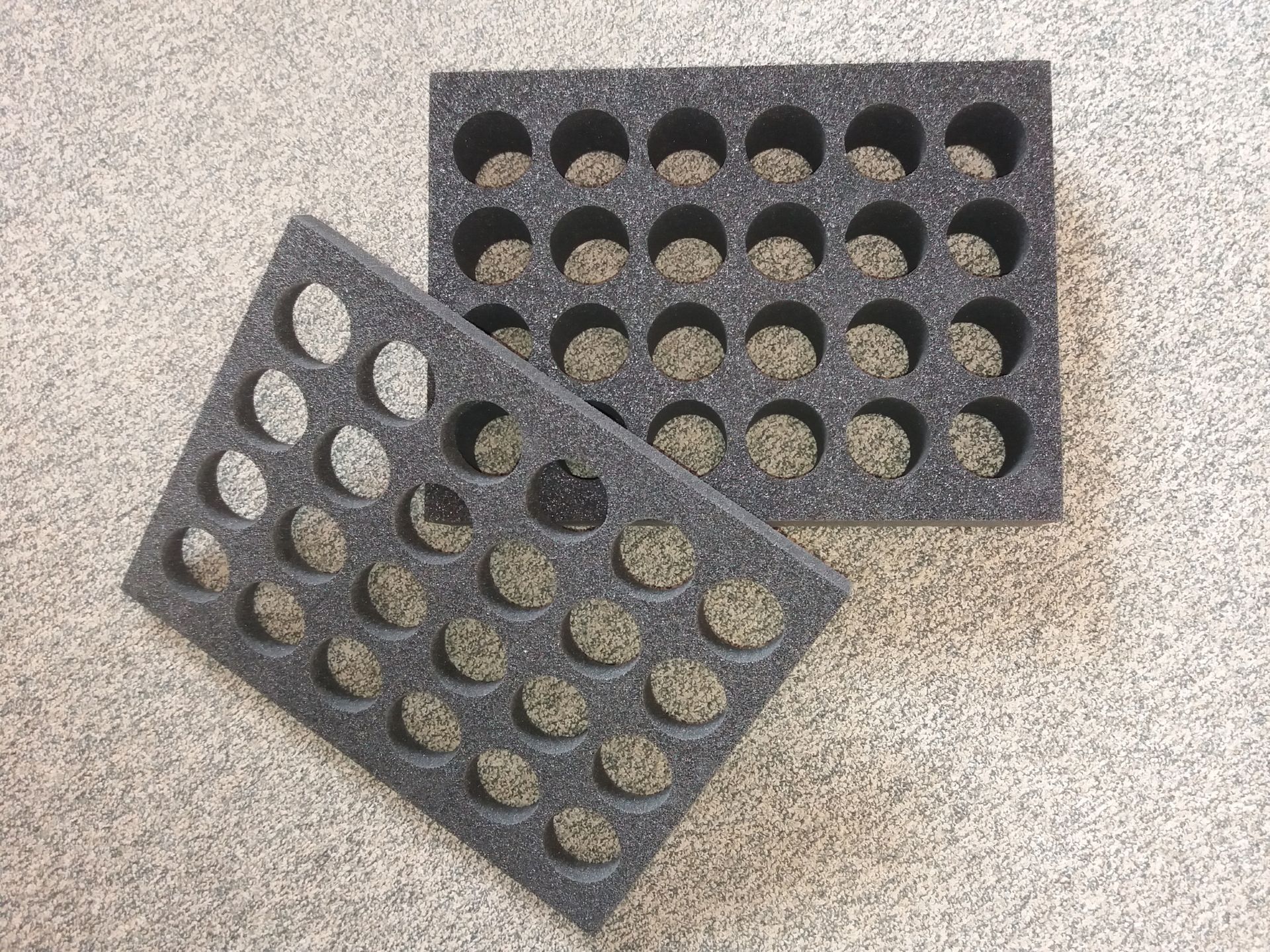 Schaum, Pappe oder Hohlkammerplatten