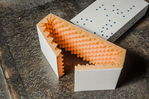 Schiebeschachtel mit farbigem Noppenschaum