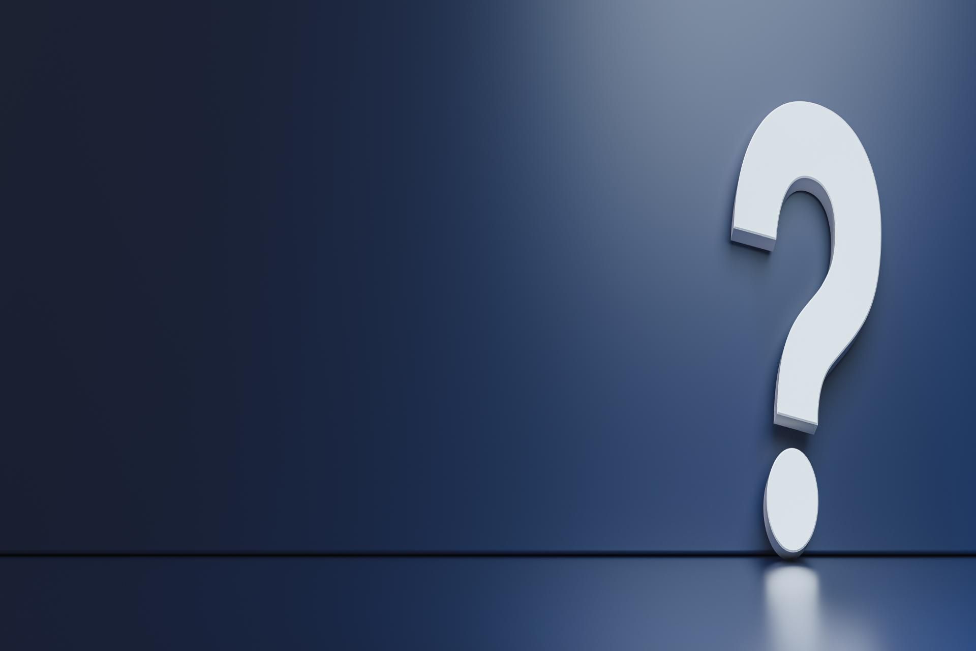 ein weißes Fragezeichen auf einem blauen Hintergrund
