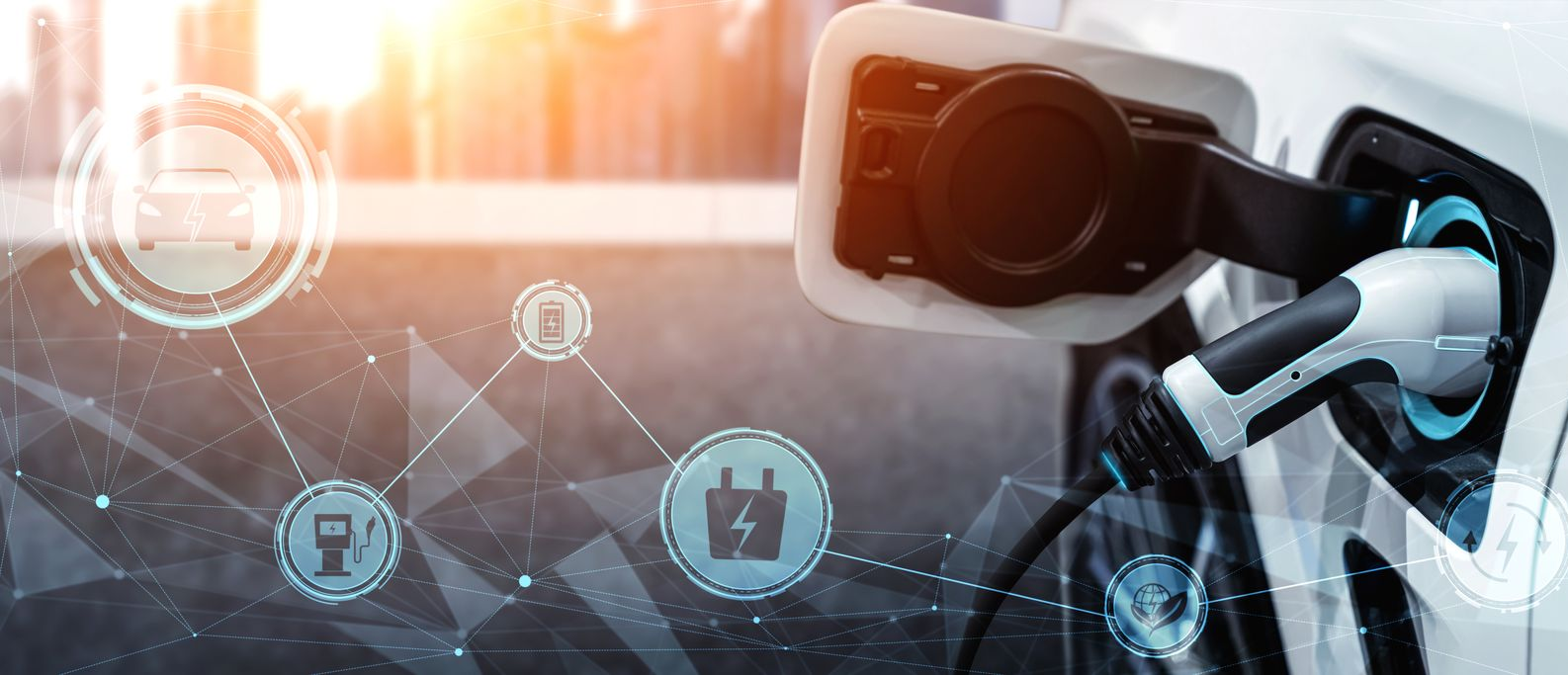 Bras robotisé avec des icônes numériques et une interface lumineuse dans un environnement industriel futuriste.