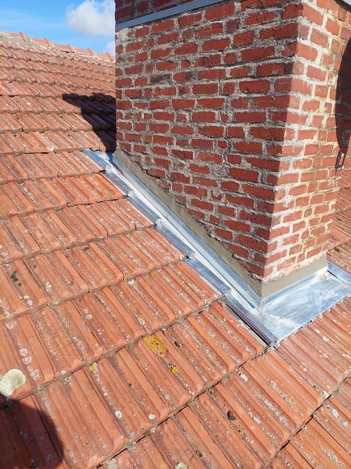 Photo d'entourage de cheminée en zinc