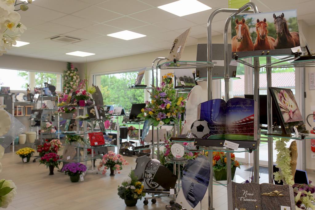 Rayon rempli d'articles funéraires