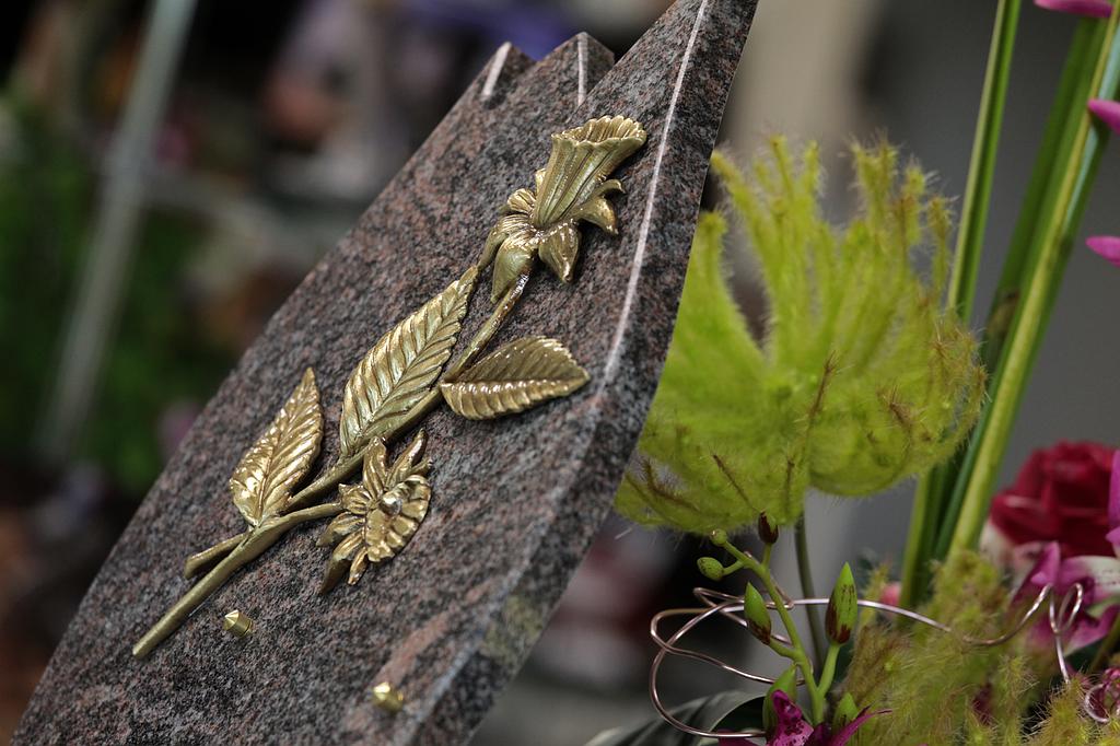 Plaque funéraire en gros plan