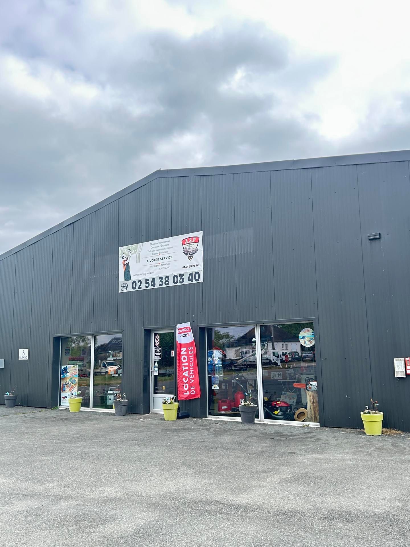 Devanture grise du garage