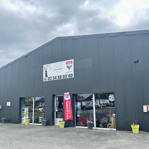 Façade grise du garage