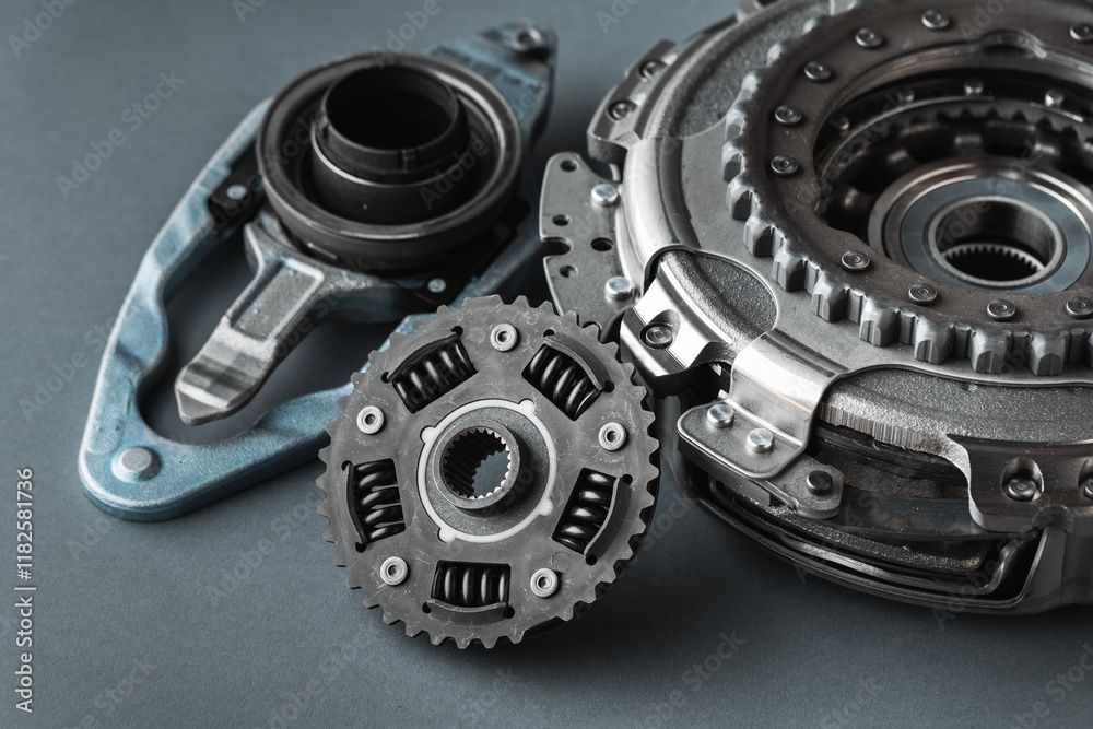 Des pièces de moteur