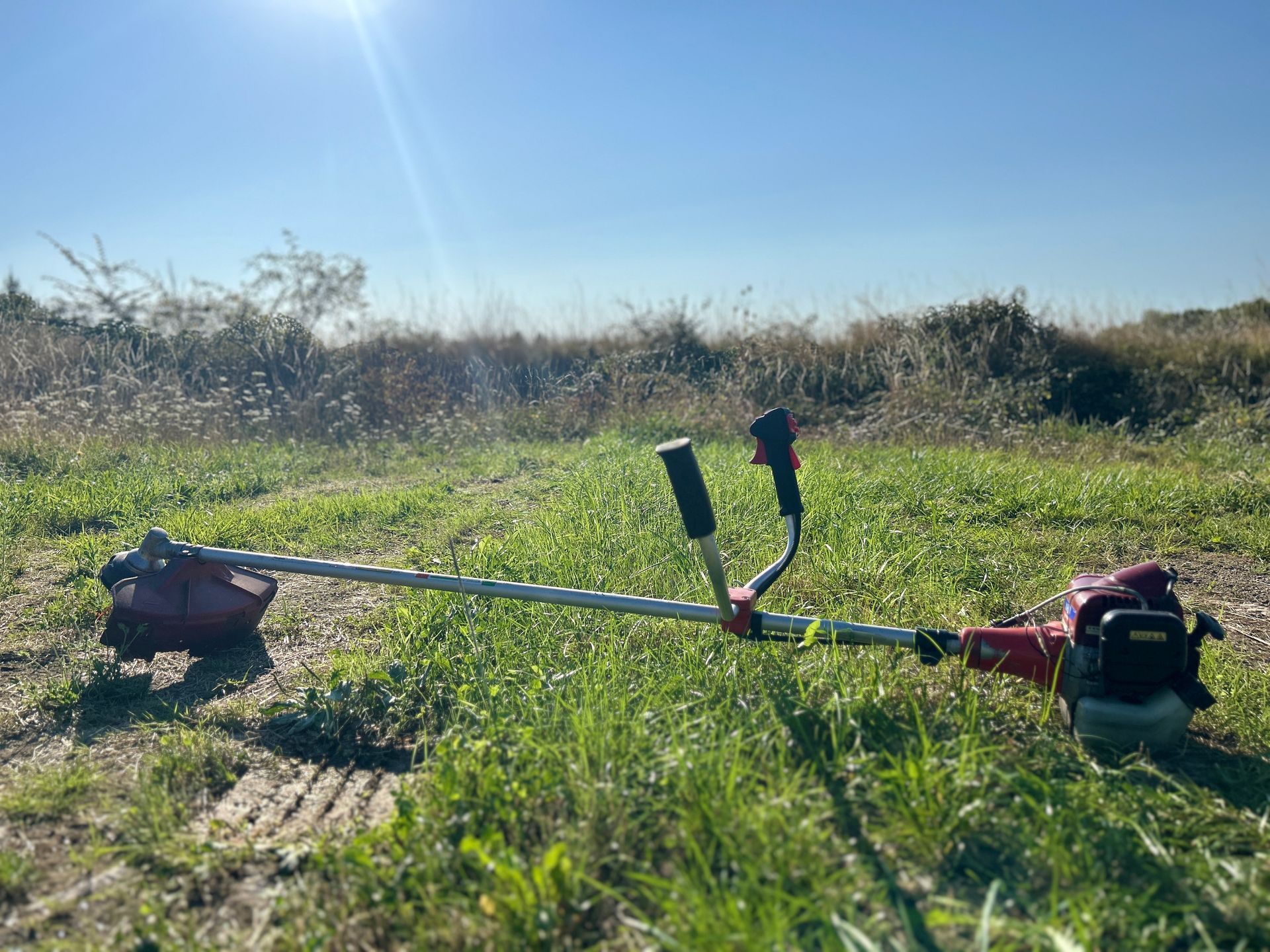 Une débroussailleuse