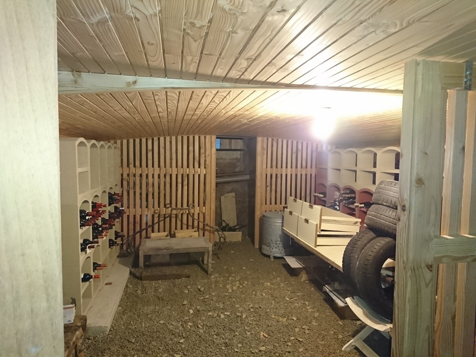 Cave intérieure en bois