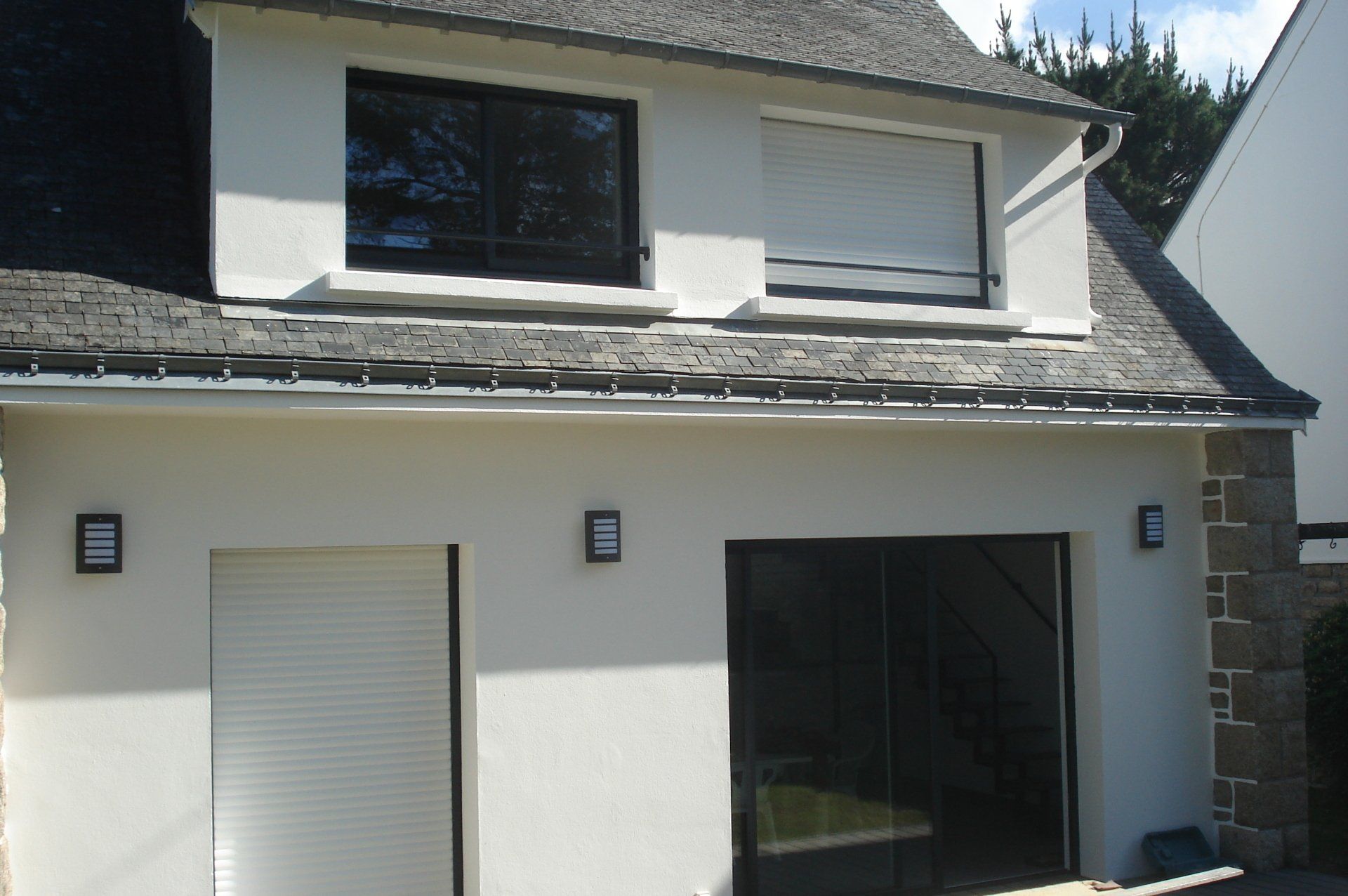 Façade maison volets roulants