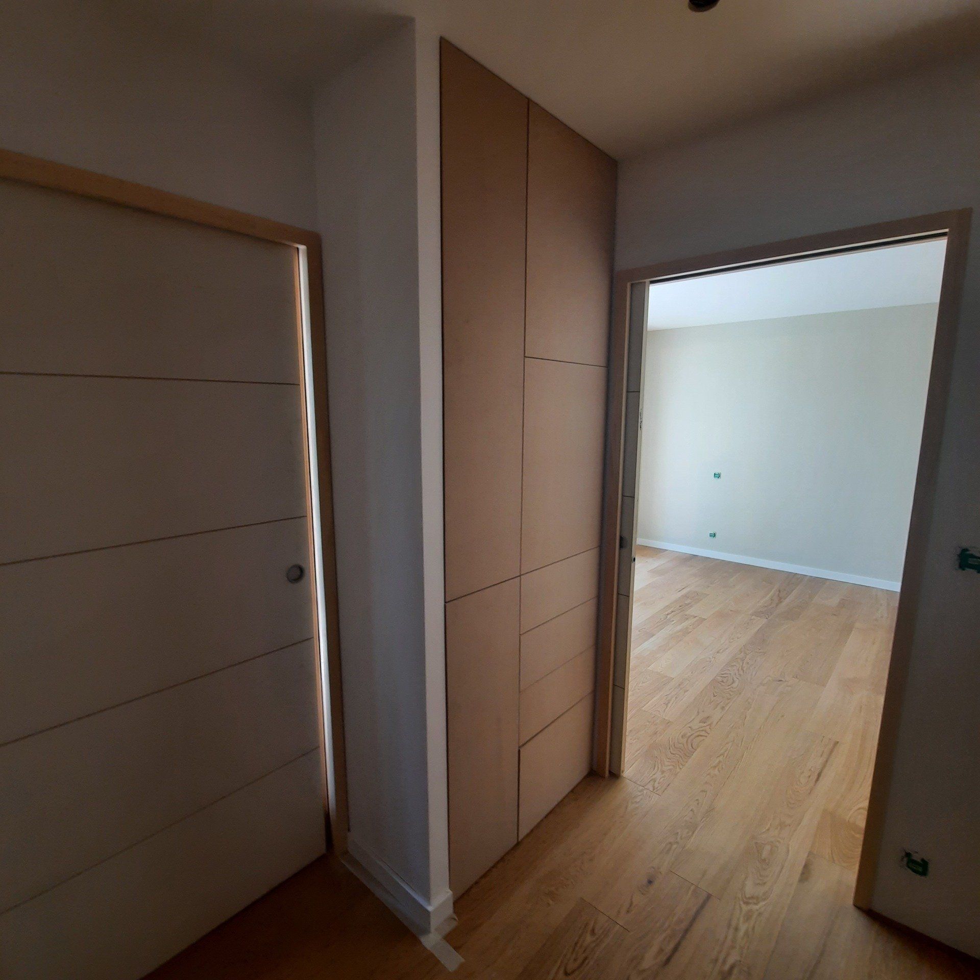 Couloir et portes la vue depuis l'intérieur