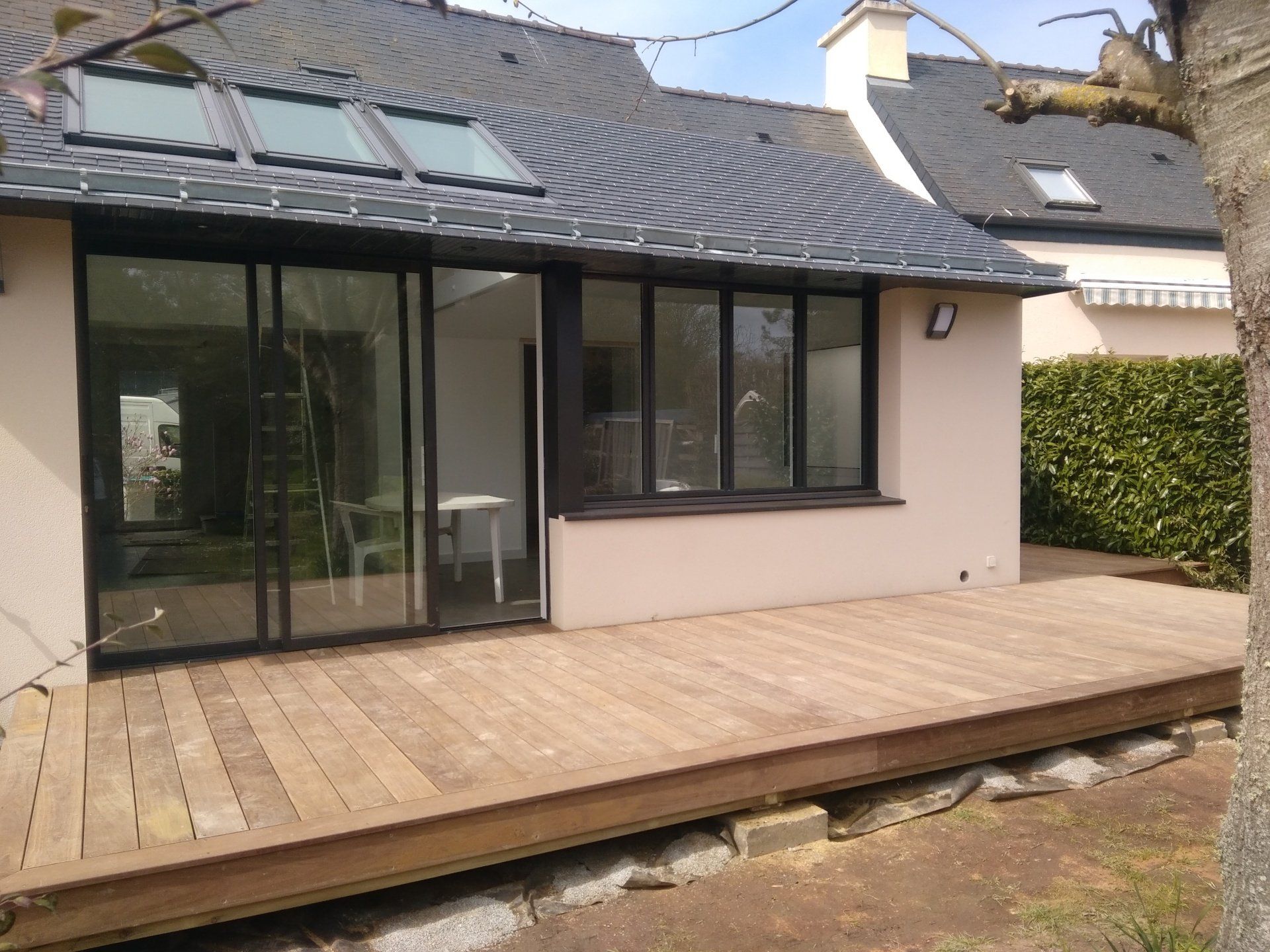 Terrasse extérieure grande vitre