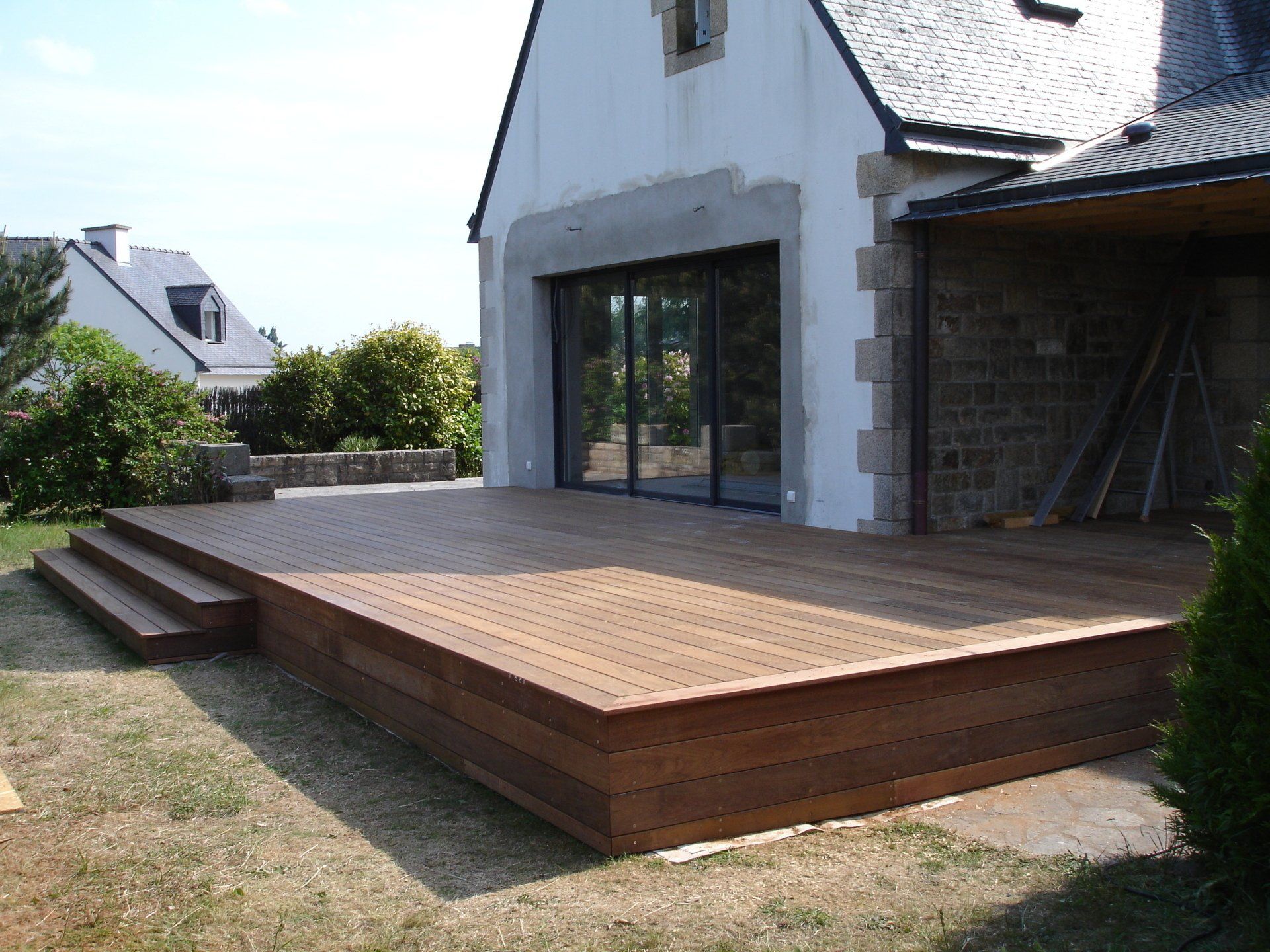Terrasse en bois verni