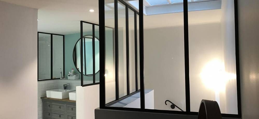 Verrière style atelier de salle de bains