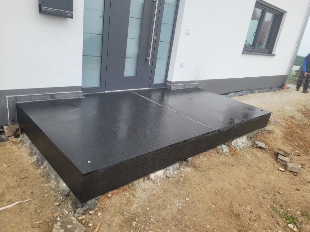 Eingangspodest aus Naturstein von Easy Stone