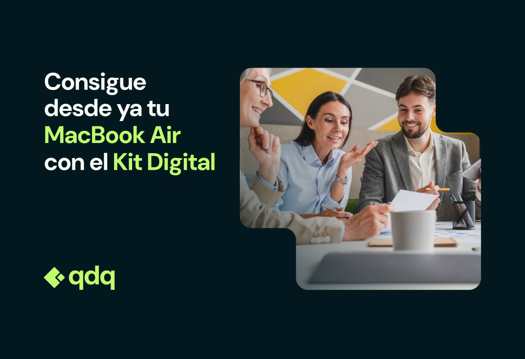 Un equipo profesional analizando soluciones digitales para empresas
