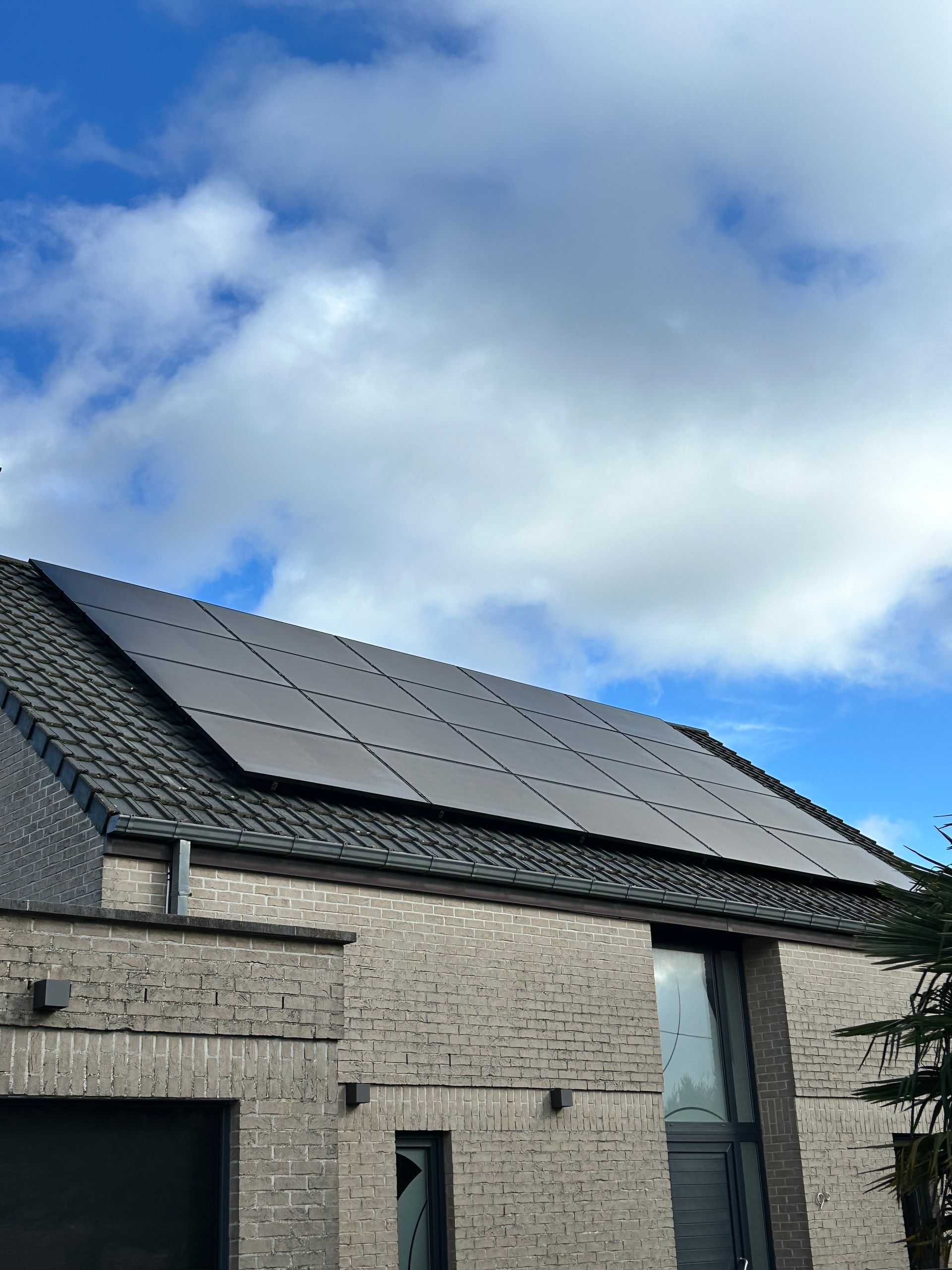 Panneaux photovoltaiques sur un toit