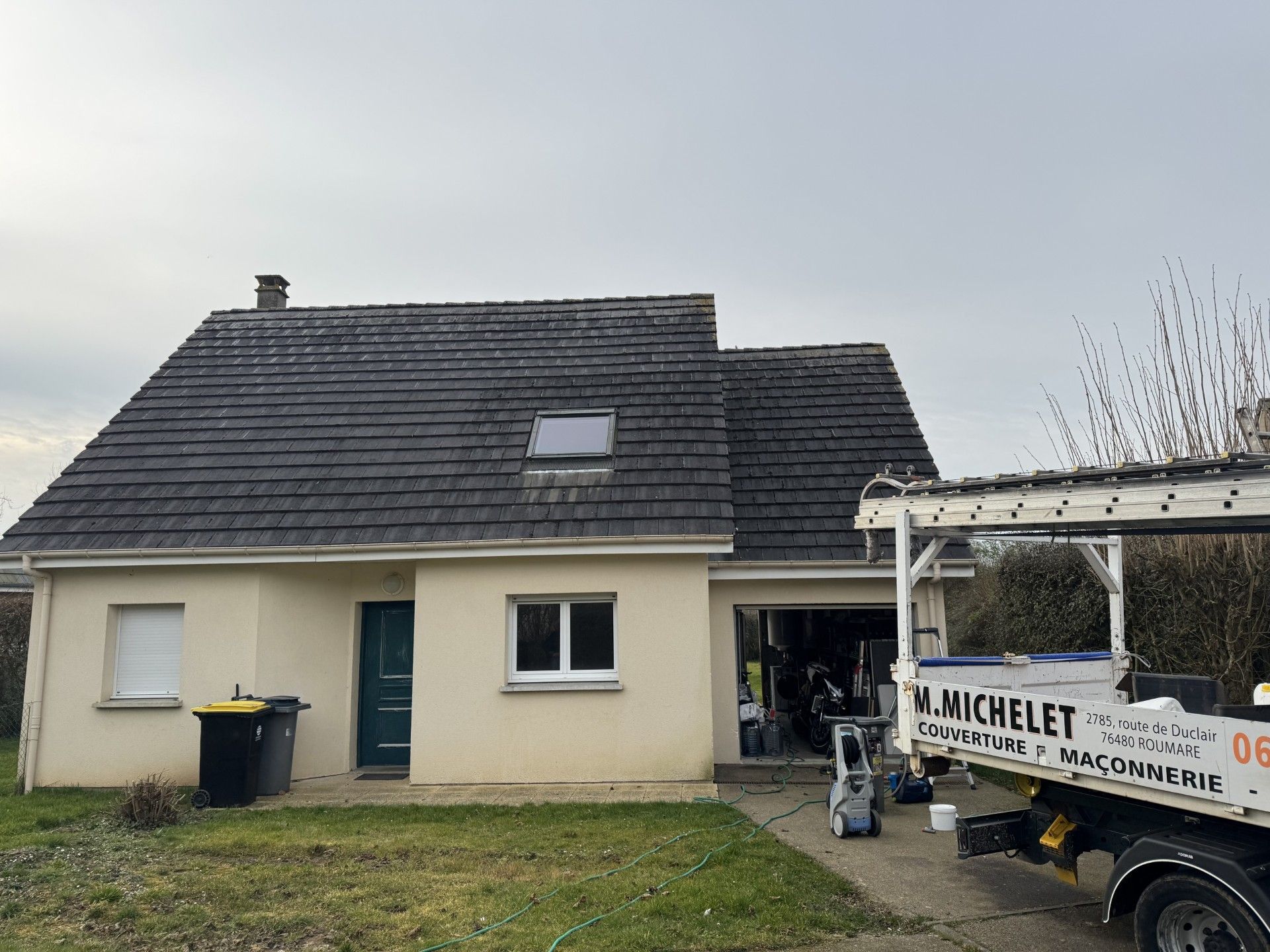 Maison avant démoussage