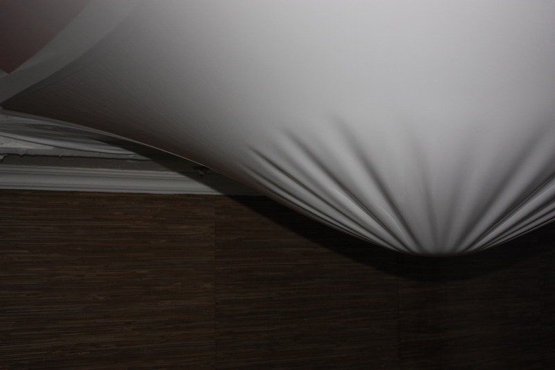 Wasserschaden, Decke füllt sich mit Wasser