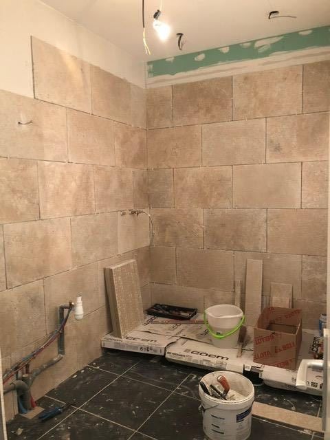 Une salle de bains en rénovation