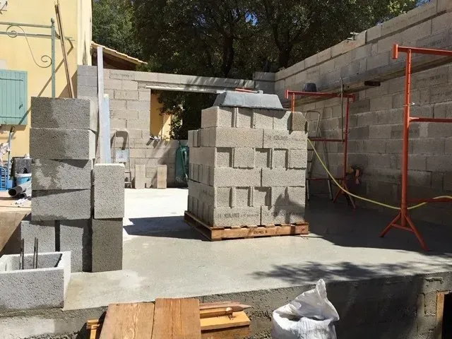 Un lot de briques pour la création d'un garage