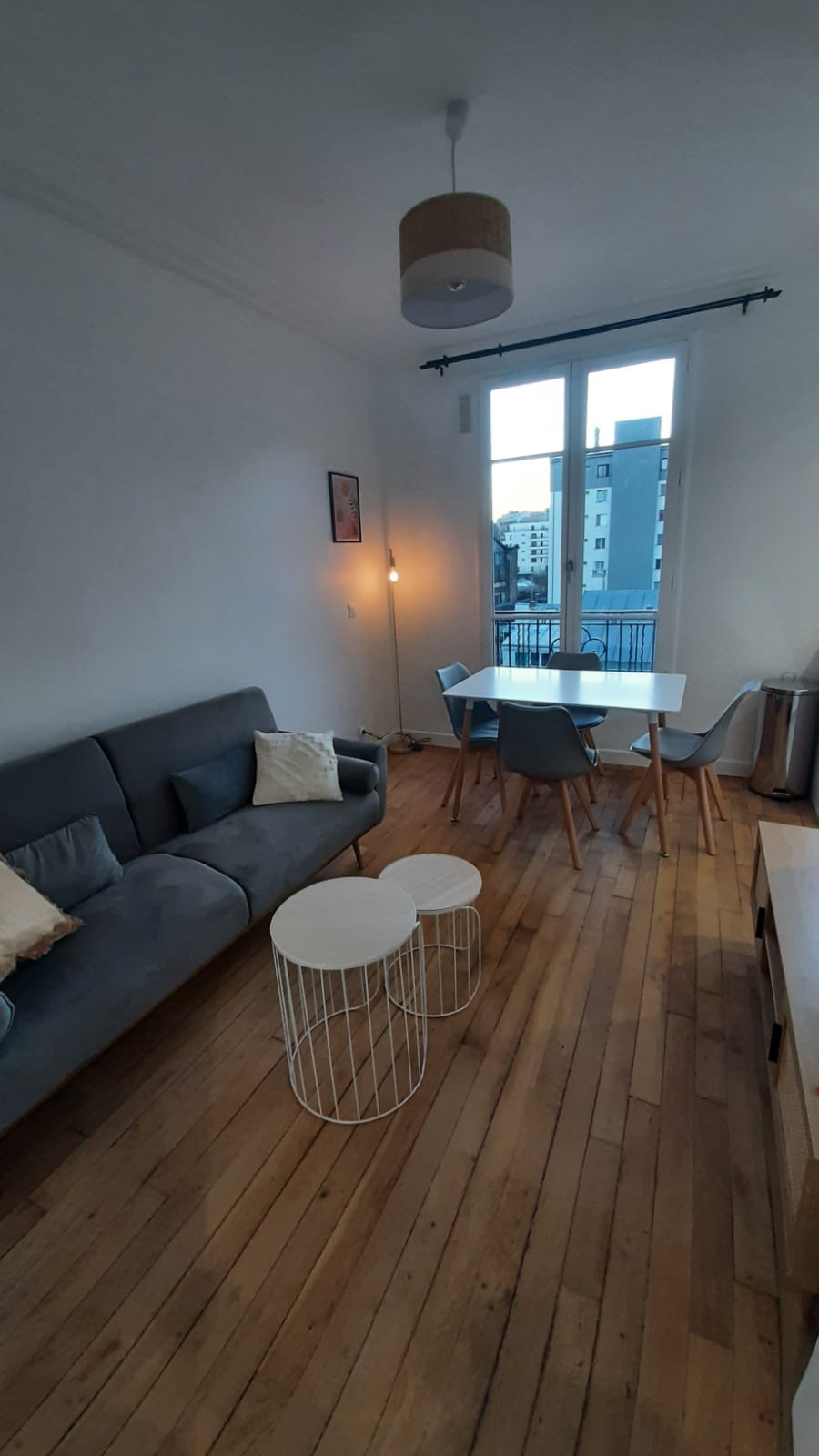 Salon avec un canapé