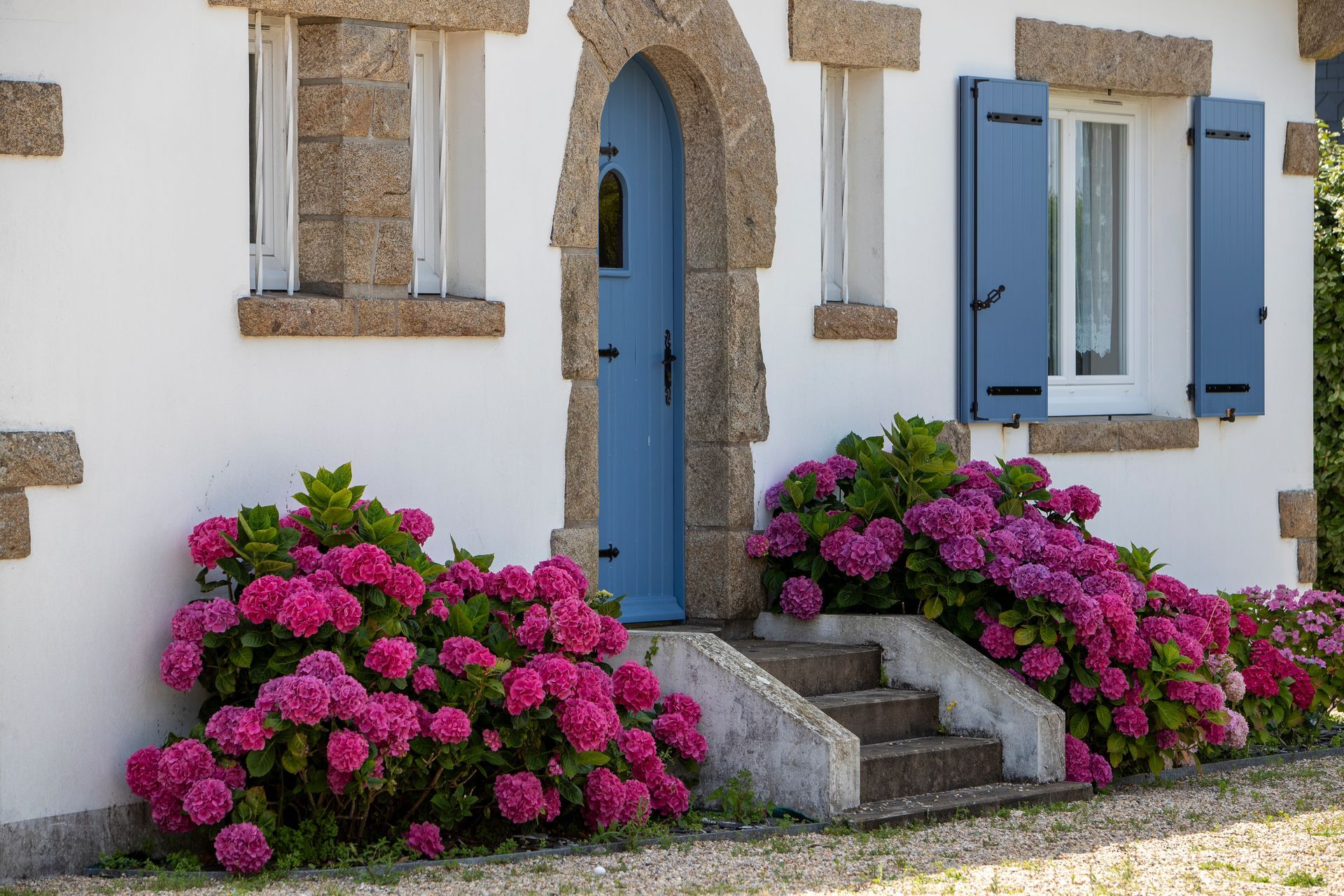 Façade d'une maison typique du Morbihan.